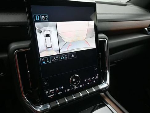 Used 2025 GMC Yukon Denali AWD/4WD image 7