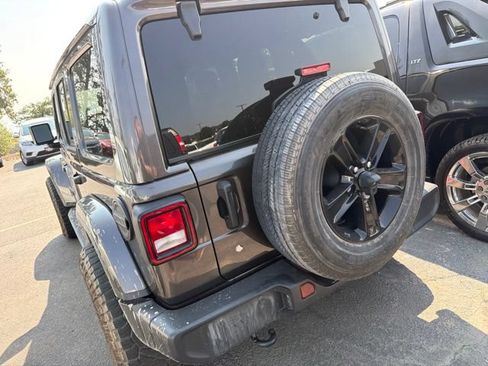 Used 2019 Jeep Wrangler Unlimited Sahara AWD/4WD image 11