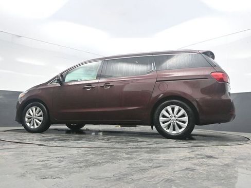 Used 2017 Kia Sedona EX image 31