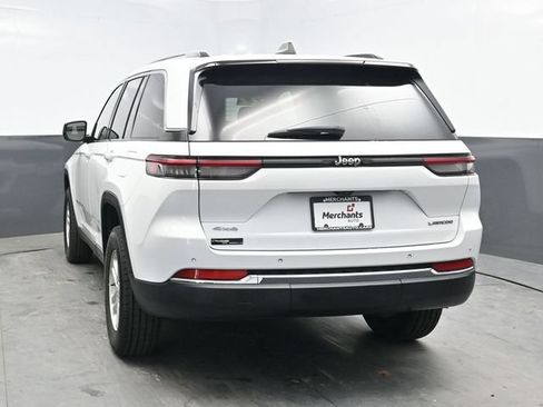 Used 2022 Jeep Grand Cherokee Laredo AWD/4WD image 5