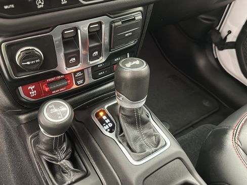 Used 2024 Jeep Wrangler Rubicon AWD/4WD image 19
