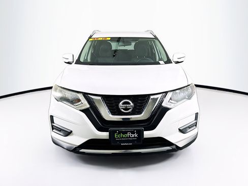 Used 2017 Nissan Rogue SV FWD image 2