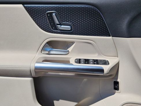 New 2025 Mercedes-Benz GLA 250 4MATIC image 7