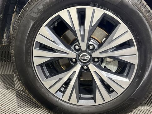 Used 2021 Nissan Rogue SV image 15