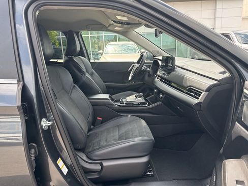 Used 2025 Mitsubishi Outlander SE FWD image 17