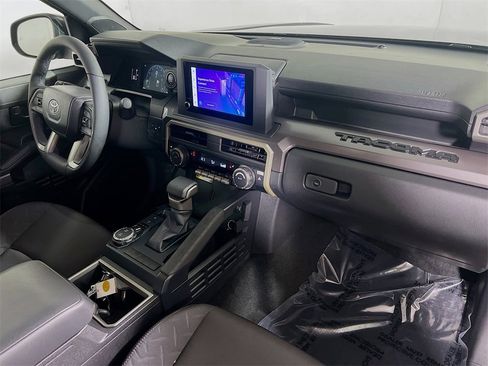 Certified 2025 Toyota Tacoma SR5 image 25
