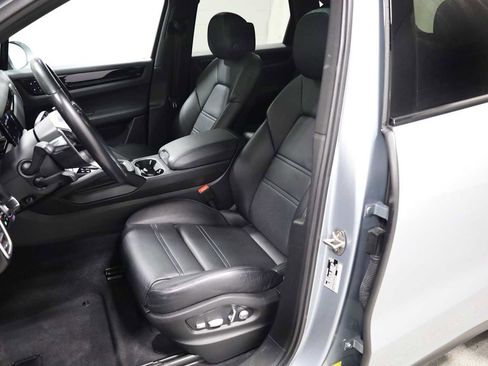 Used 2021 Porsche Cayenne image 5