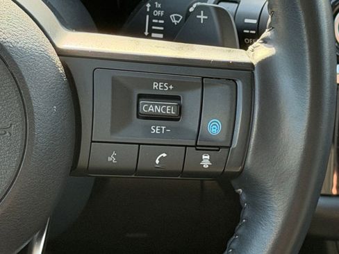Certified 2024 Nissan Pathfinder SV FWD image 25