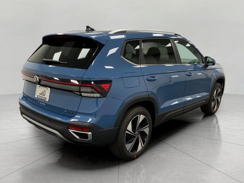 New 2025 Volkswagen Taos SE image 3