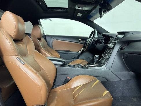 Used 2015 Hyundai Genesis 3.8 image 11