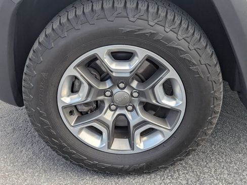 Used 2019 Jeep Cherokee Trailhawk w/ Cold Weather Group AWD/4WD image 13