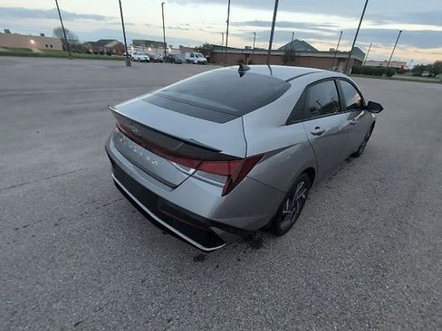 Used 2025 Hyundai Elantra Sport image 5