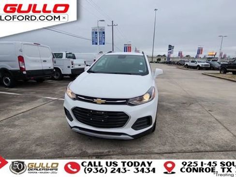 Used 2017 Chevrolet Trax LT w/ LT Convenience Package FWD image 3