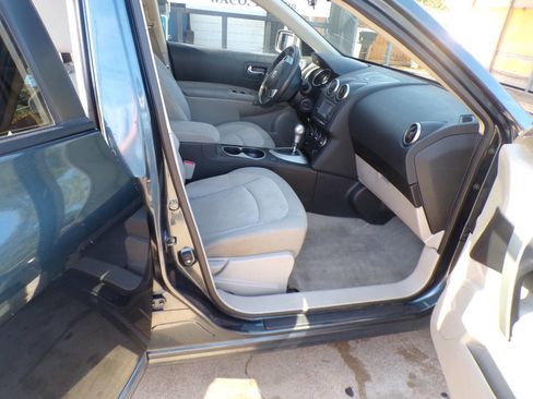 Used 2013 Nissan Rogue SV w/ Premium Pkg image 9