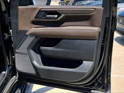 Used 2025 GMC Yukon XL Denali Ultimate w/ LPO, Floor Liner Package AWD/4WD image 22