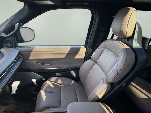 Used 2025 Lincoln Navigator Black Label AWD/4WD image 20