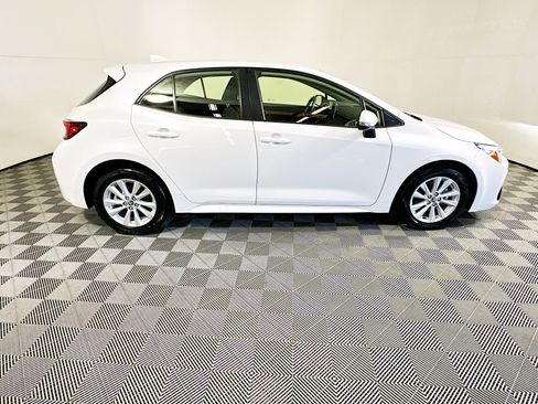 Used 2025 Toyota Corolla SE FWD image 2