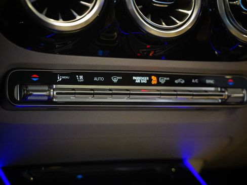 Used 2025 Mercedes-Benz GLA 250 4MATIC image 26