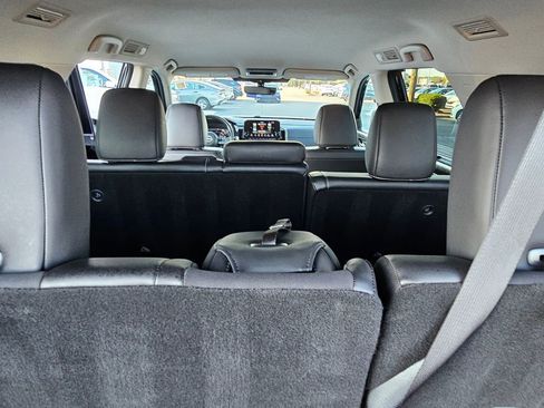 Used 2025 Nissan Pathfinder SL image 12