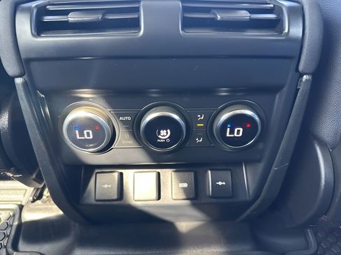 Used 2020 Land Rover Defender 110 image 14