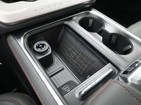 New 2025 Ford Expedition Active image 30