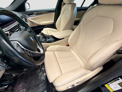 Used 2019 BMW 530i w/ Convenience Package RWD image 11