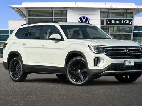 New 2026 Volkswagen Atlas SE FWD image 2