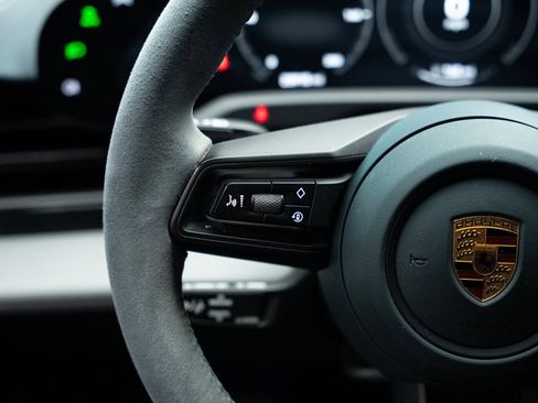 Used 2022 Porsche Taycan 4S image 42