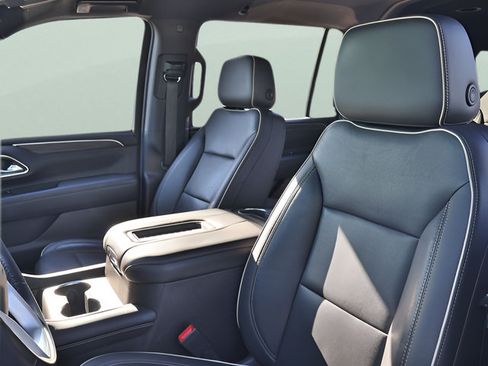 Used 2021 GMC Yukon XL SLT AWD/4WD image 15