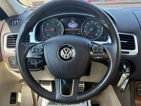 Used 2012 Volkswagen Touareg TDI image 37