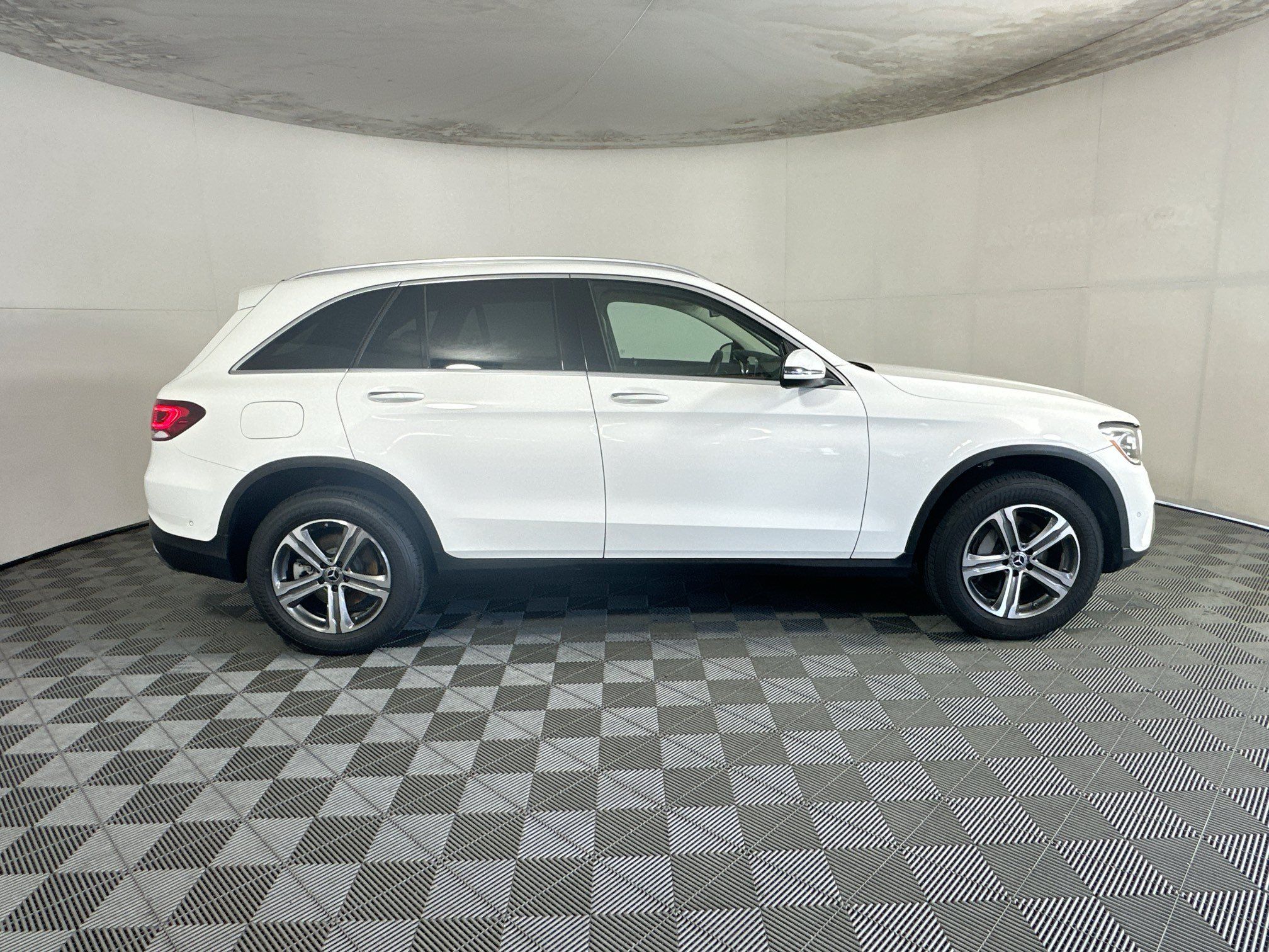 Used 2021 Mercedes-Benz GLC 300 4MATIC image 2