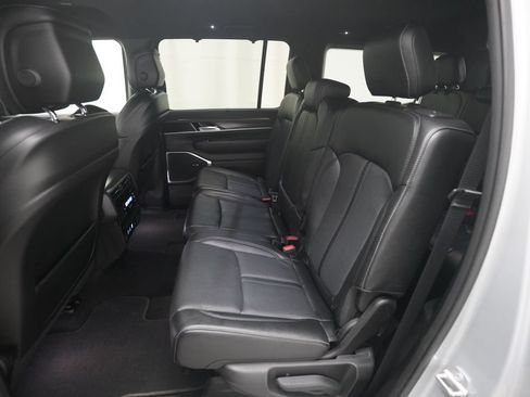 Used 2023 Jeep Wagoneer Series II w/ Convenience Group I AWD/4WD image 15