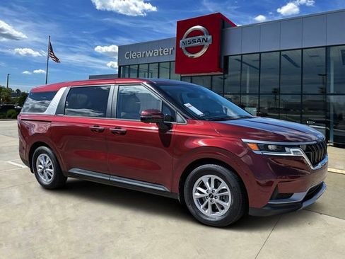 Used 2022 Kia Carnival LX image 1