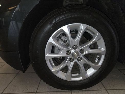 Used 2019 Chevrolet Equinox LT w/ Driver Convenience Package image 10