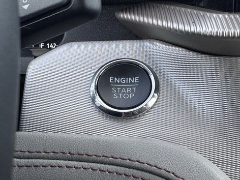 Used 2025 Ford Explorer Active w/ Active Comfort Package image 6