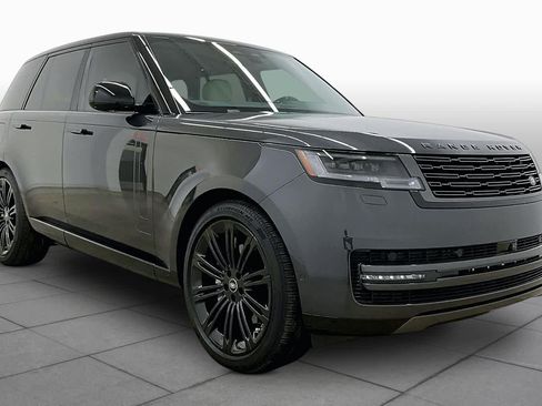 Used 2025 Land Rover Range Rover SE AWD/4WD image 3