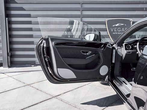 Used 2022 Bentley Continental GT image 25