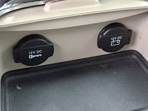 Used 2015 Dodge Grand Caravan SXT w/ UConnect Hands-Free Group FWD image 21