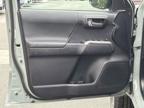 Used 2023 Toyota Tacoma TRD Off-Road image 18