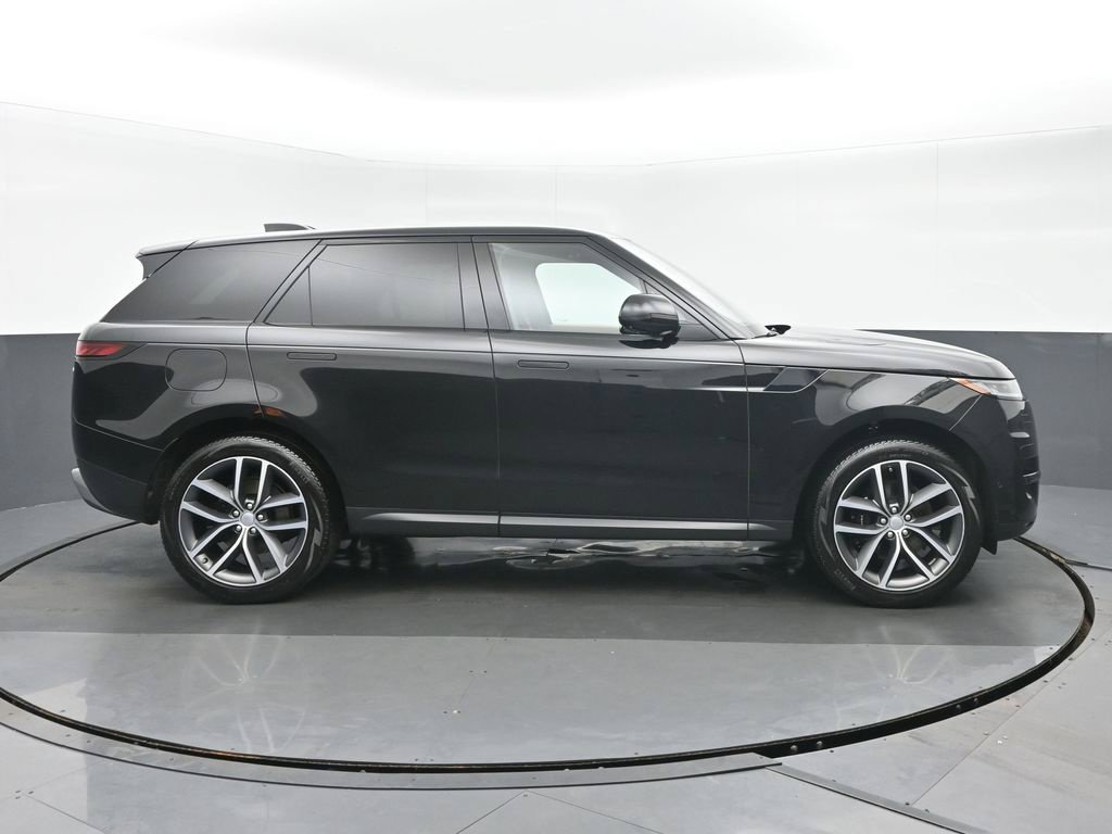 Used 2023 Land Rover Range Rover Sport SE AWD/4WD image 2