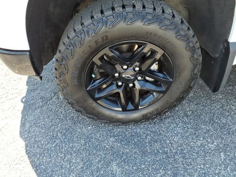 Certified 2024 Chevrolet Silverado 1500 LT Trail Boss w/ LT Trail Boss Premium Package image 9