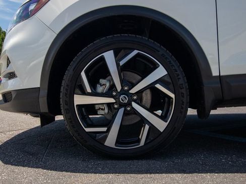 Used 2022 Nissan Rogue Sport SL FWD image 5