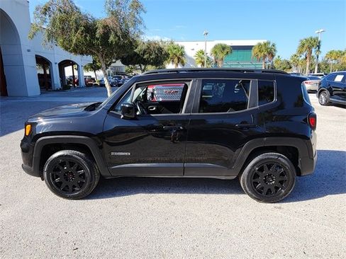 Used 2020 Jeep Renegade Latitude w/ Cold Weather Group image 4