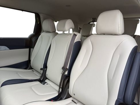 New 2026 Kia Carnival EX image 14