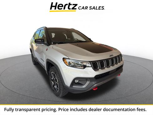 Used 2025 Jeep Compass Trailhawk AWD/4WD image 1