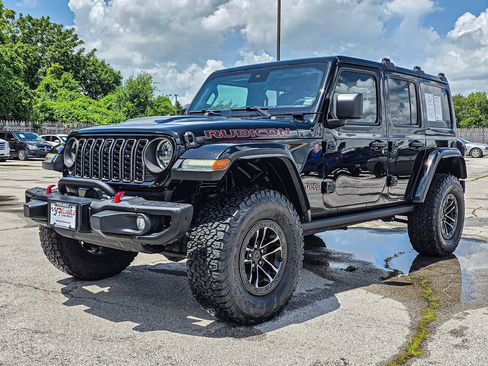 Used 2024 Jeep Wrangler Unlimited Rubicon AWD/4WD image 3