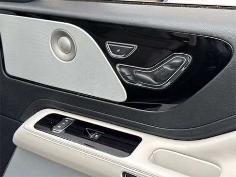New 2026 Lincoln Aviator Reserve image 8
