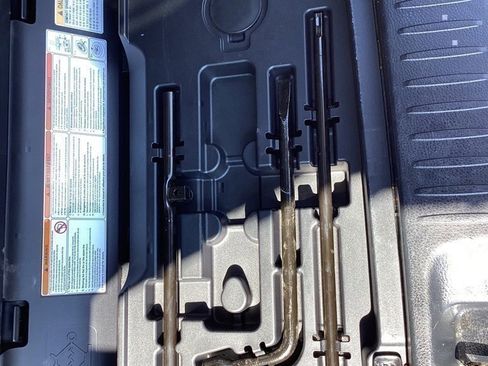 Used 2019 Toyota Highlander XLE image 14