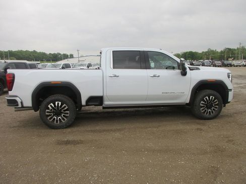 New 2026 GMC Sierra 2500 Denali Ultimate AWD/4WD image 3