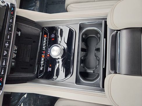 New 2026 Jeep Grand Wagoneer Summit image 15